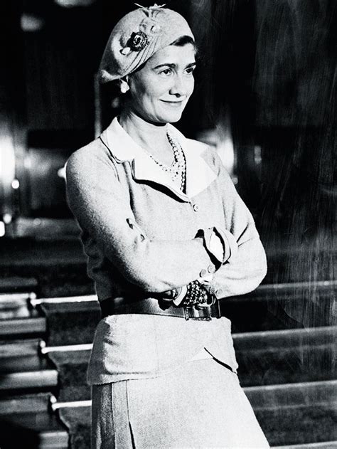 1920s Fashion and the 5 Trends Coco Chanel Kick.